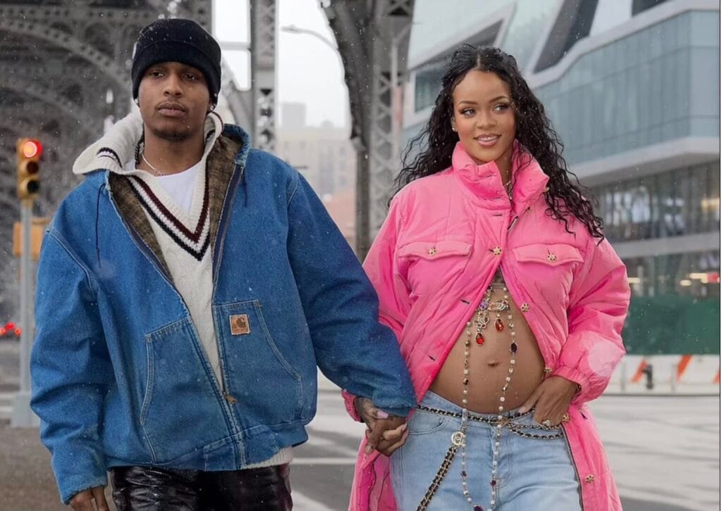 Rihanna deliver a New bouncing baby boy