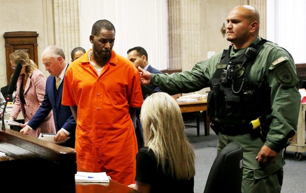 R. Kelly sues Brooklyn jail for $100m