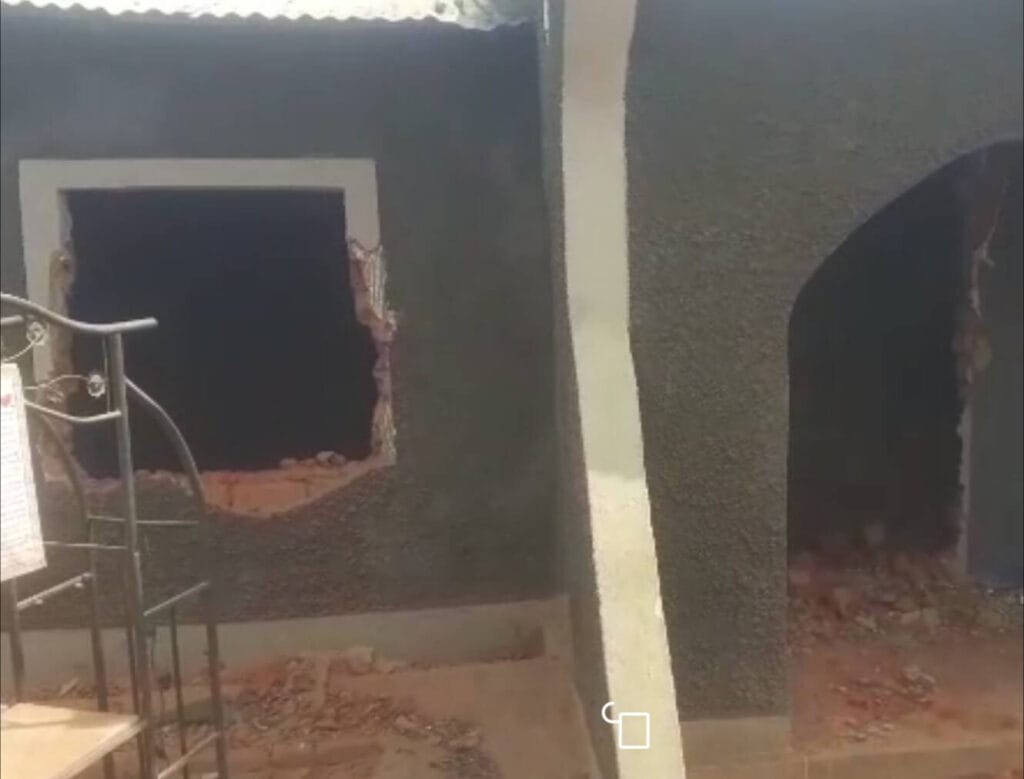 Man destroyed the houses he built for his wife and her mother after she dumped him for another man (video)