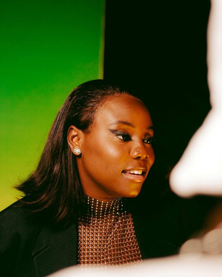 Fans react as Teniola sets internet on fire with new looks