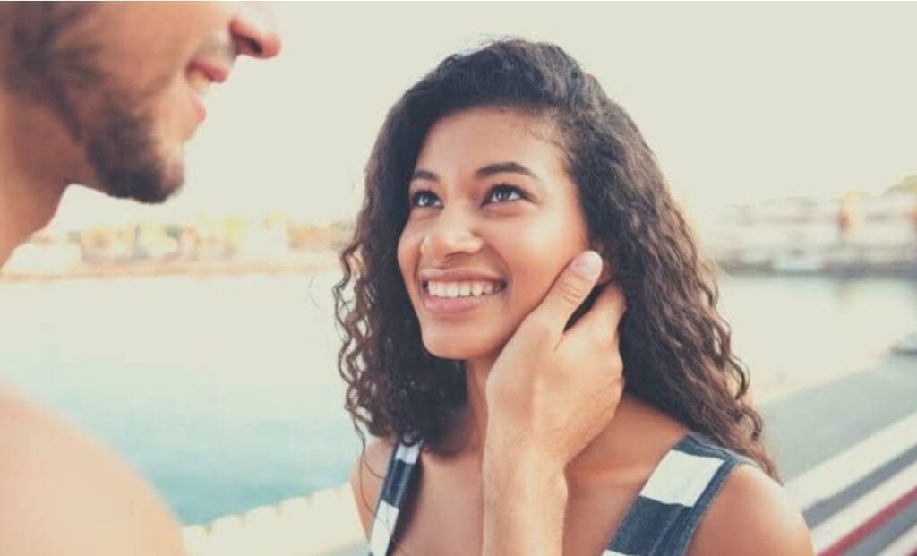 Five (5) Signs That Shows Your Girlfriend Is Madly In Love With You And How To Reciprocate