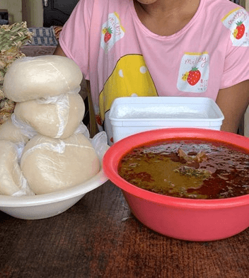 Man breaks up With Girlfriend after watching her eat eight wraps of fufu on first date (Video)