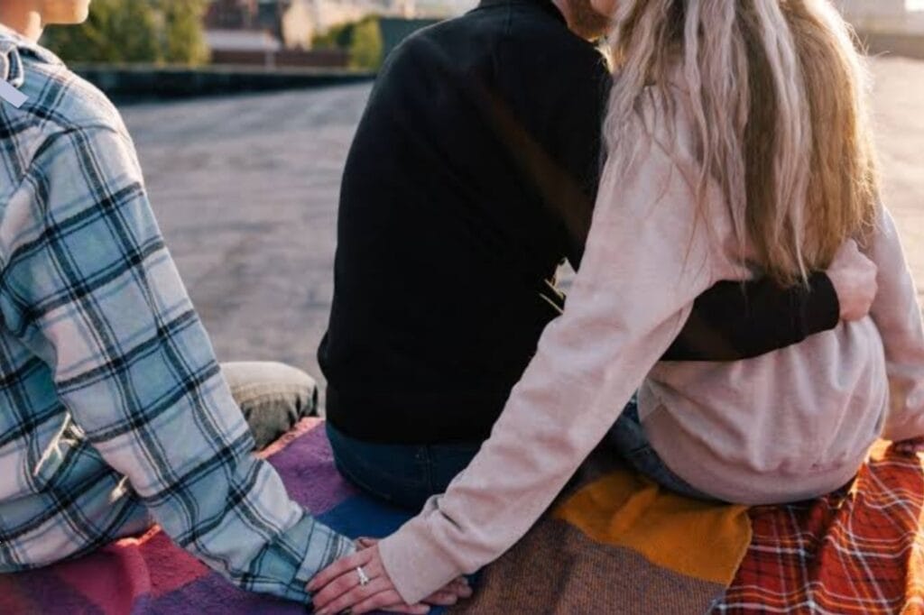 Seven Signs That Shows Your Partner Is Cheating/Fooling You