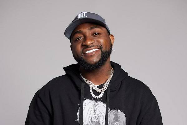 Davido shocks fans in Houston with 2 special guest artists