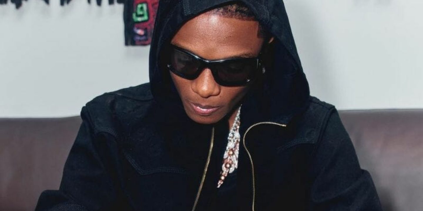 Watch Wizkids epic entrance at his Tottenham Hotspur stadium concert