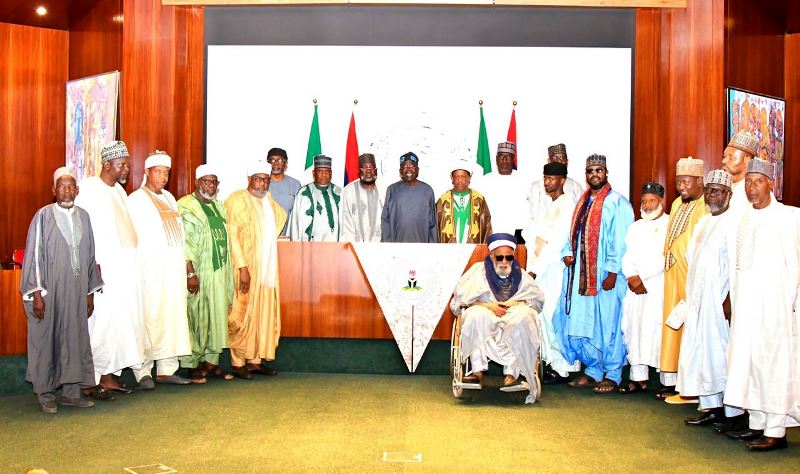 The president meets with intervention team