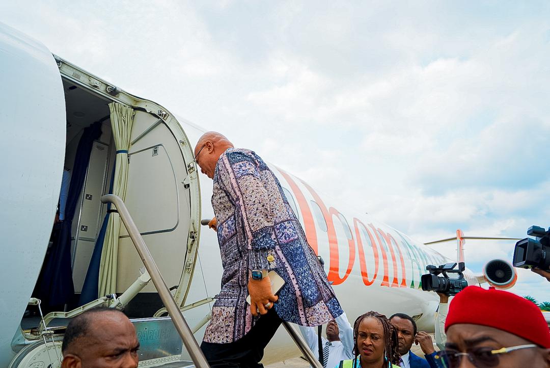 1692210844 573 PHOTOS Akwa Ibom Gov Opts for non VIP treatment at Airport