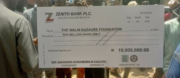 PHOTOS Jigawa senator donates allowance to students