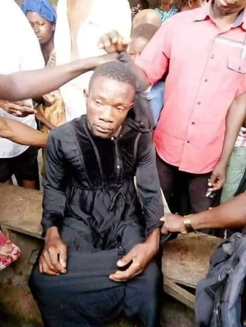 Nigerian man caught after he disguised in hijab to have SXX with a Married Woman in her husband’s House 48 Nigerian man caught after he disguised in hijab to have SXX with a Married Woman in her husband’s House