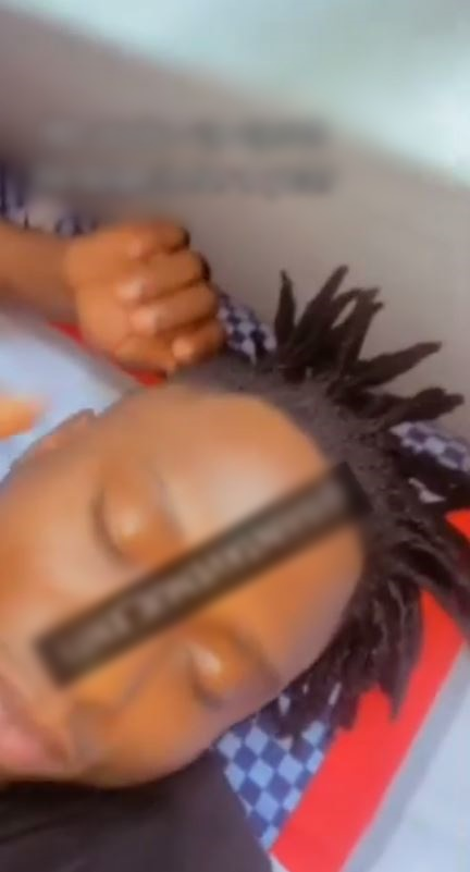 Nigerian lady cuts her boyfriend’s dreadlocks while he was sleeping , What he did when he woke up will shock you (video) 47 Nigerian lady cuts her boyfriend’s dreadlocks while he was sleeping , What he did when he woke up will shock you (video)