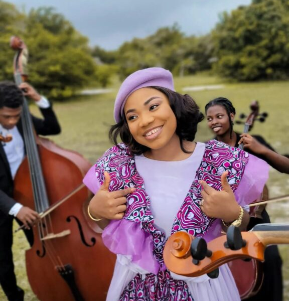 Akamdinelu Lyrics By Mercy Chinwo
