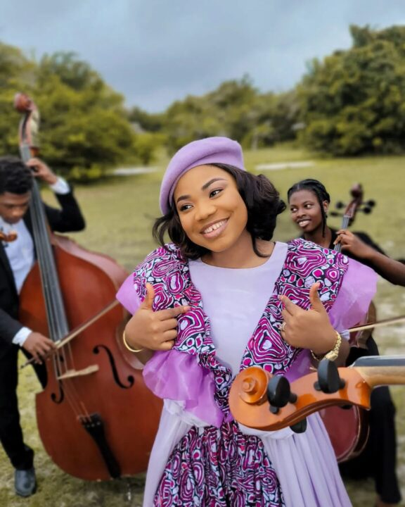 Akamdinelu Lyrics by Mercy Chinwo