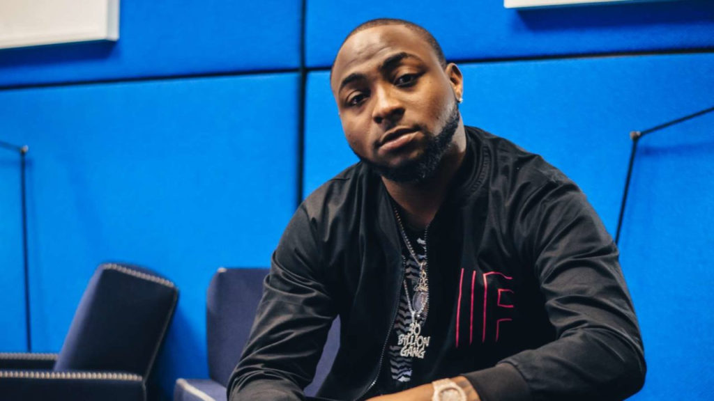 Reaction from fans after Davido's aide reportedly assaults fan attempting to take a photo with him 46 Reaction from fans after Davido's aide reportedly assaults fan attempting to take a photo with him
