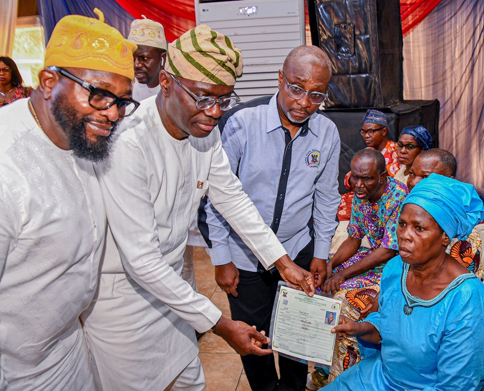 Lagos disburses N3.1bn to more than 1,000 retired civil servants