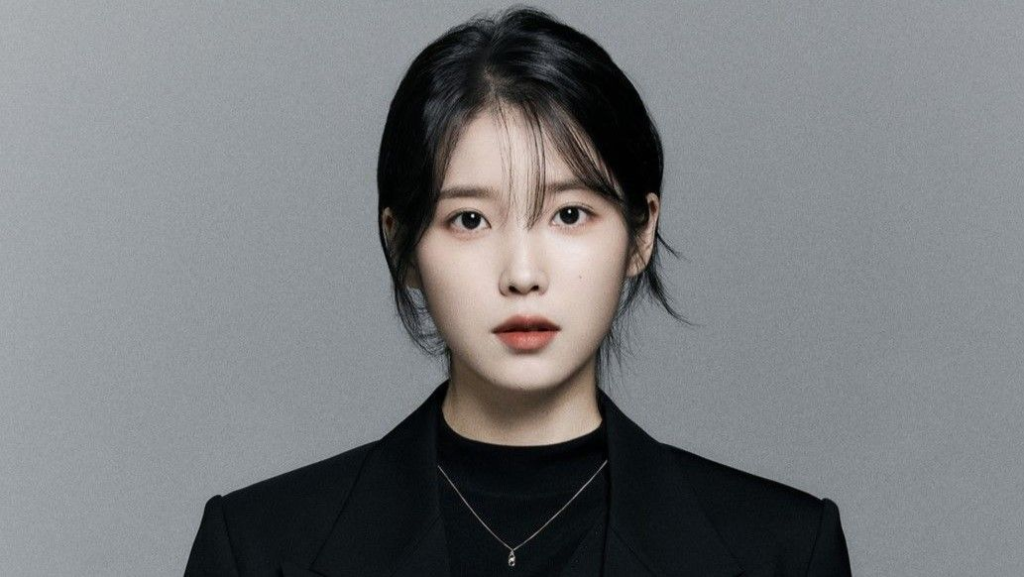 Holssi (English Translation) Lyrics by IU