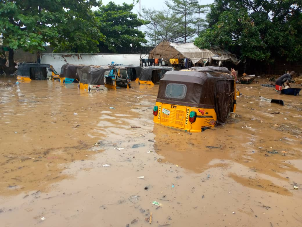 Lagos Hit by Rain and Floods, Captured in Photos 46 Lagos Hit by Rain and Floods, Captured in Photos