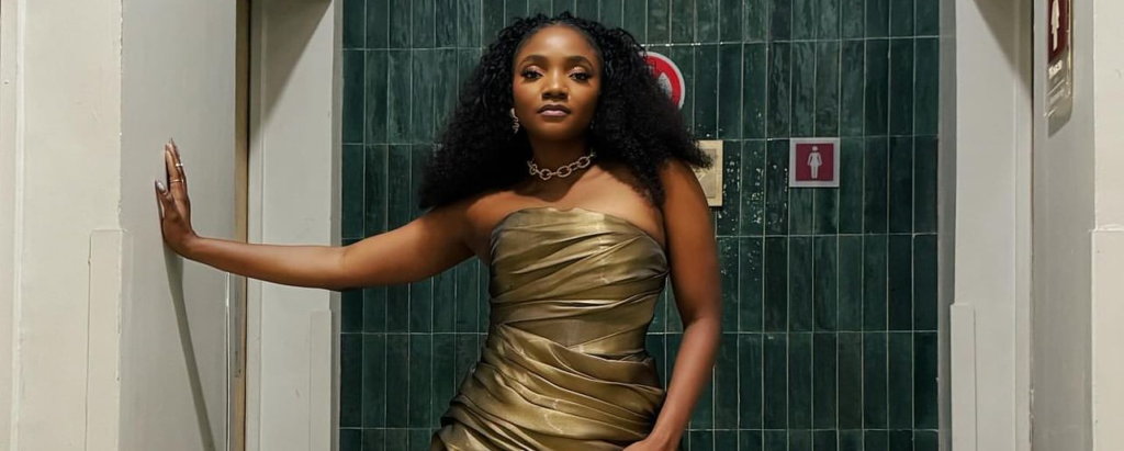 Simi Reacts to Fan Criticizing Her Fashion Sense