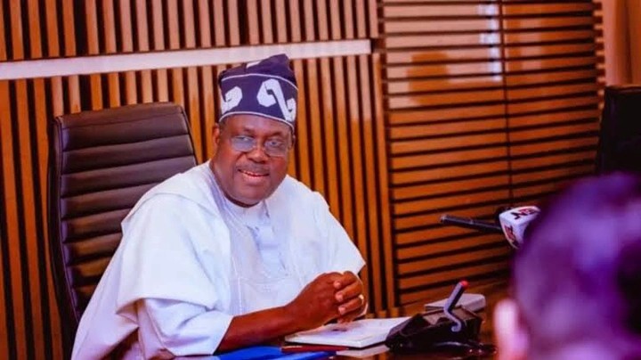 &Quot;Federal Government Urges Governors To Implement New Minimum Wage&Quot;