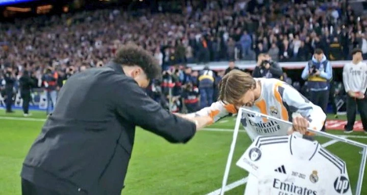 Luka Modric’s Gesture to Marcelo Sparks Reactions at Santiago Bernabeu