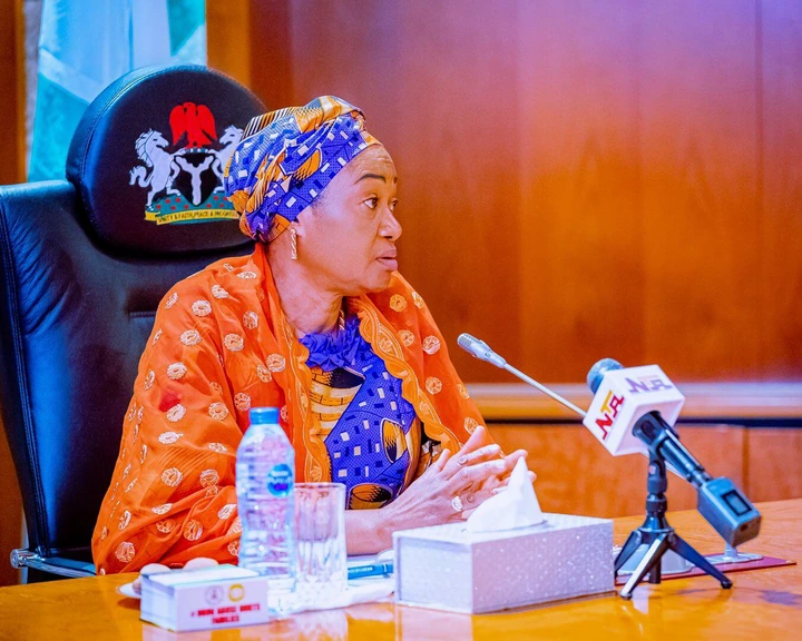 Remi Tinubu Reacts To Students' Chants During Delta State Visit