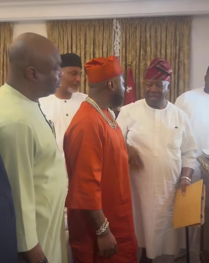 “Person Wey Get Obo Get Power,” Cubana Chief Priest Declares During Visit To Governor Adeleke With Davido “Person Wey Get Obo Get Power,” Cubana Chief Priest Declares During Visit To Governor Adeleke With Davido
