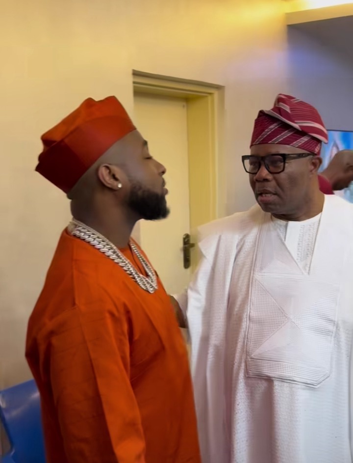 “Person Wey Get Obo Get Power,” Cubana Chief Priest Declares During Visit To Governor Adeleke With Davido “Person Wey Get Obo Get Power,” Cubana Chief Priest Declares During Visit To Governor Adeleke With Davido